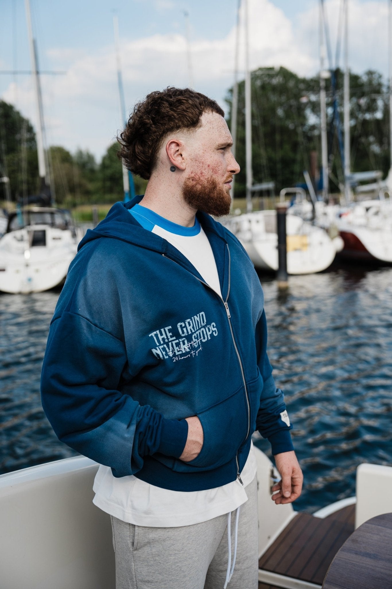 TGNS SPRAYED ZIP UP - The Grind Never Stops